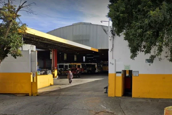 foto colorida da garagem da viação UpBus, na zona leste, um dos alvos da operação do MP contra o PCC - Metrópoles