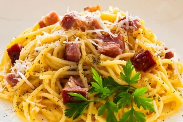 Macarrão à carbonara