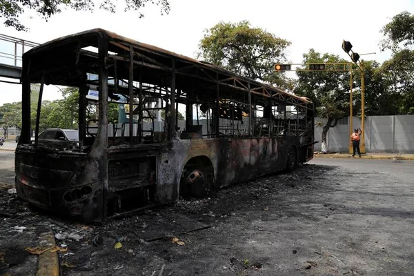 Confrontos em protestos contra governo deixam 27 feridos em Caracas