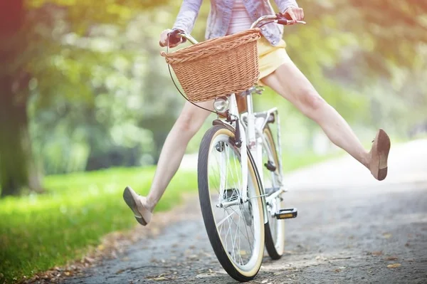 Pedalando e gozando: vibradores no banco da bike são tendência