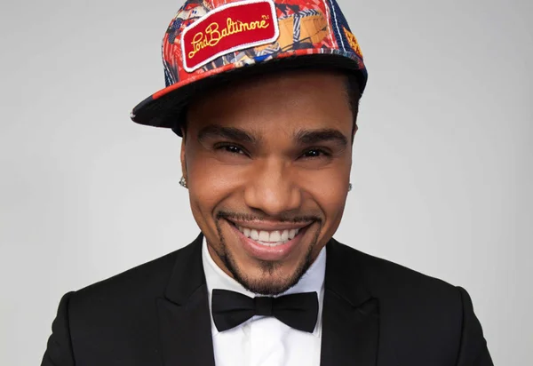 Acusado de bater na esposa, Naldo conhece fã que tatuou o nome dele