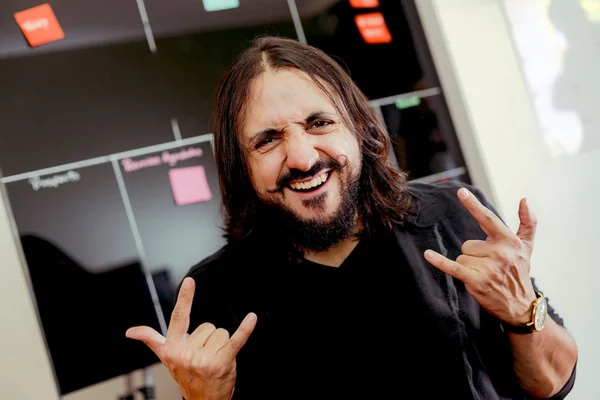 “Rock Star das Vendas”, brasiliense se destaca em treinamento para equipes comerciais