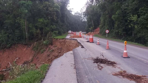 Rodovias de SC têm bloqueios pelo oitavo dia após chuvas