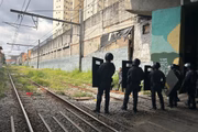 PMs usaram escudo para avançar contra protesto na linha 8-Diamante