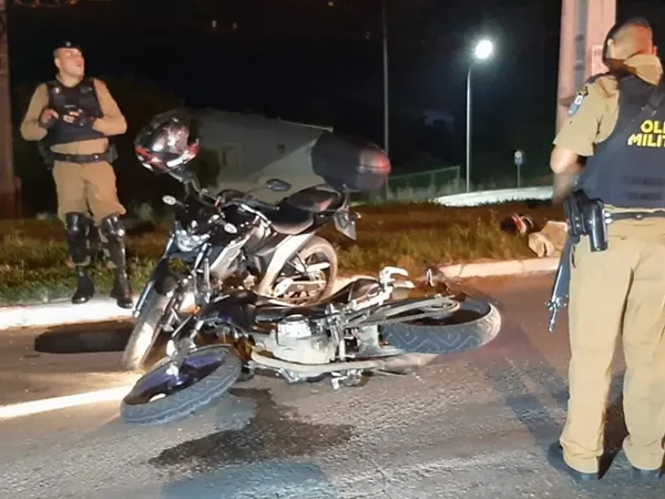 Suspeito-morre-ao-tentar-levar-moto-de-policial-militar-curitiba-metropoles