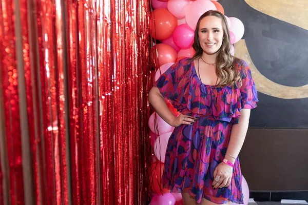 Natália Alckmin celebra 25 anos com feijoada e pagode no SouthSide