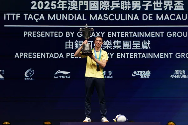 Poliglota e campeão mundial de tênis de mesa: conheça Hugo Calderano