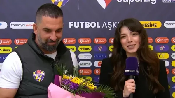 Imagem colorida de Arda Turan - Metrópoles