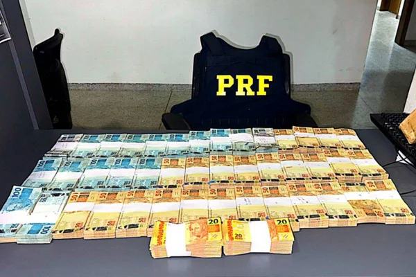 Homem é preso com R$ 300 mil que seriam usados para compra de votos