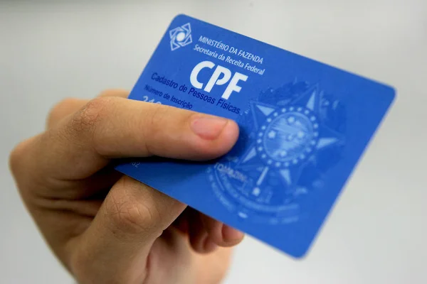 Receita: emissão de CPF e restituição do IR correm risco de parar