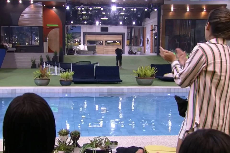 Brothers aplaudiram a cena na chuva Brothers aplaudiram a cena na chuva