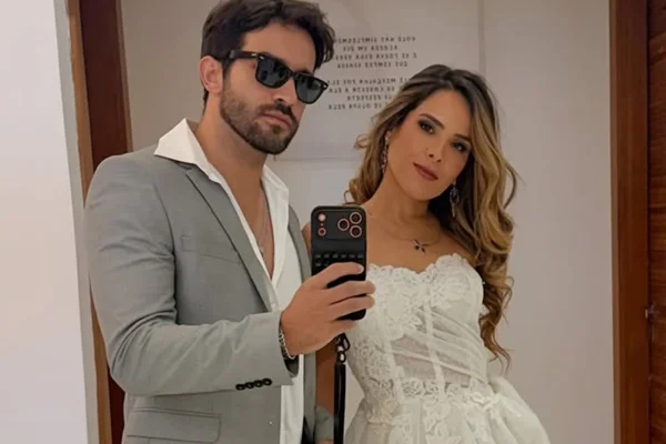 Wanessa Camargo posa com o namorado, Bruno Bevan, em clima de Copa do Mundo - Merópoles