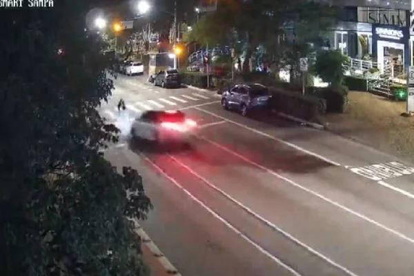 Imagem colorida mostra momento em que mulher é atropelada na zona norte de São Paulo - Metrópoles