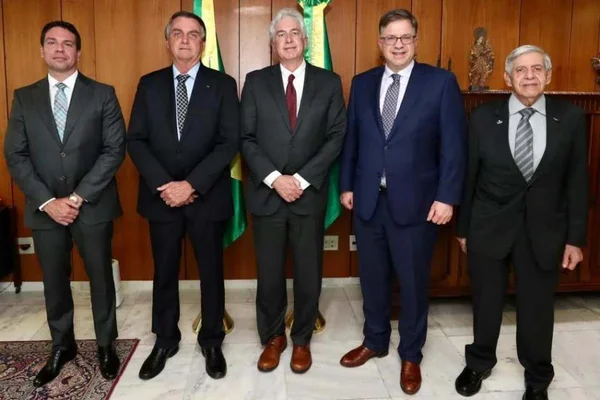 Bolsonaro recebe chefe da CIA