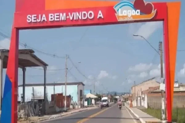 Imagem colorida, entrada da cidade de Lagoa da Canoa - Metrópoles