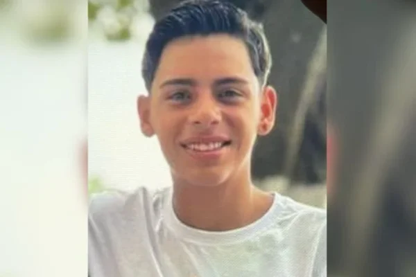 Imagem colorida de um garoto de 17 anos que foi morto executado a tiros - Metrópoles