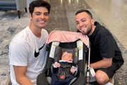 Lucas Rangel e Lucas Bley mostram Mia, que nasceu nos EUA