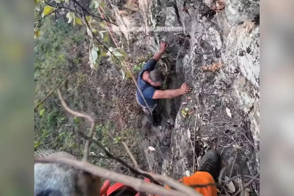 Turista do DF fica preso em penhasco após escorregar quando tirava selfie