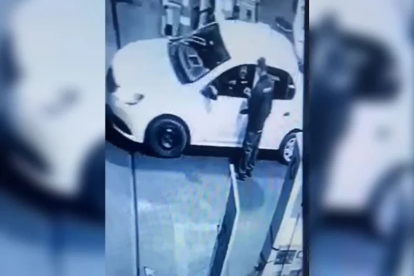 Vídeo. Motorista de aplicativo é preso após roubar posto de gasolina