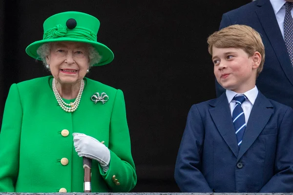 Kate e William armaram plano para revelar a George sobre ele ser rei