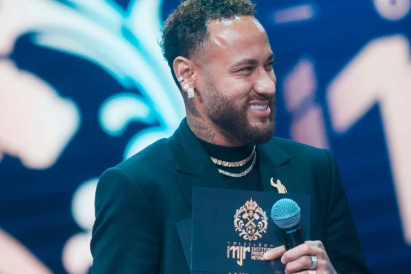 Amigos influenciadores compram fim de semana com Neymar em leilão Metrópoles
