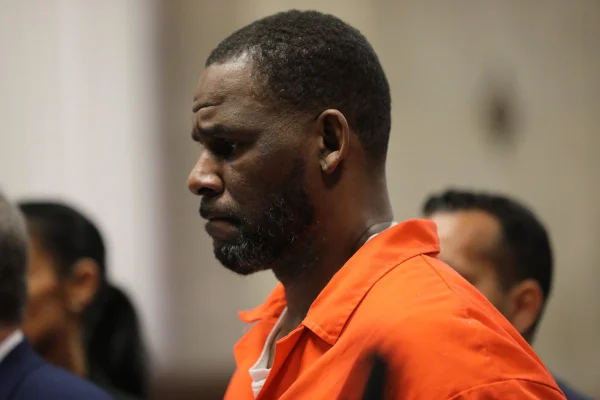 Rapper R. Kelly é hospitalizado após sofrer overdose na prisão