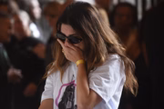 Fernanda Paes Leme se emociona no velório de Preta Gil