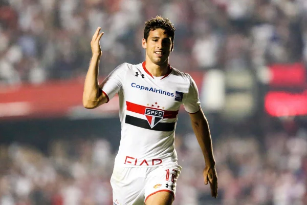 Dia de reforço: São Paulo tem retorno de Calleri e chegada de volante