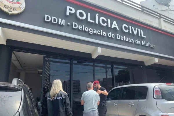 A idosa, de 83 anos, passou três dias trancada dentro da residência, em Jundiaí. A suspeita foi presa por cárcere privado e sequestro - Metrópoles