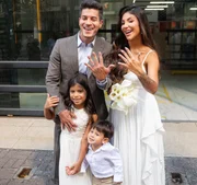Arthur Aguiar e Jheny Santucci posam com os dois filhos durante seu casamento Arthur Aguiar e Jheny Santucci posam com os dois filhos durante seu casamento