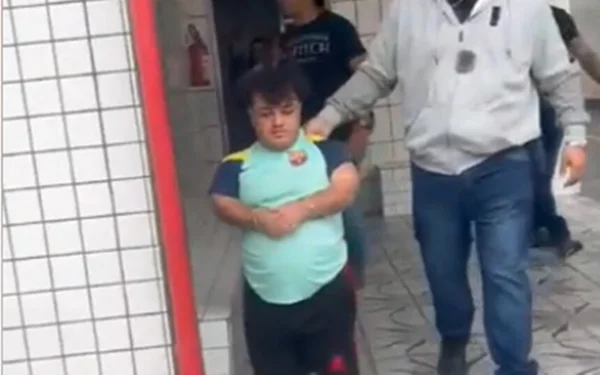 Polícia prende “Anão”, suspeito de liderar assaltos, e zomba: “Pega a escada”; vídeo
