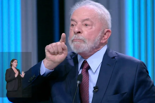 Luiz Inacio Lula da Silva durante debate presidenciaveis eleicoes 2022 TV globo candidatos