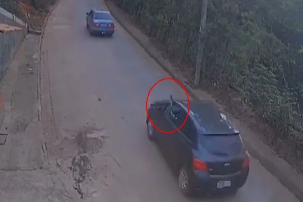 Veja momento em que policial penal atira em carro e acerta cabeça de criança