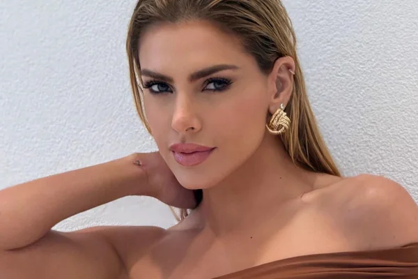 Erika Schneider fala sobre namoro com jogador: “Possibilidade de gaia” - destaque galeria
