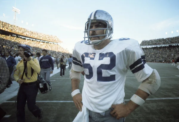 Foto colorida de lenda na NFL - Metrópoles