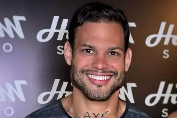 Igor Freitas, filho de Popó. Ele está sorrindo e feliz - Metrópoles
