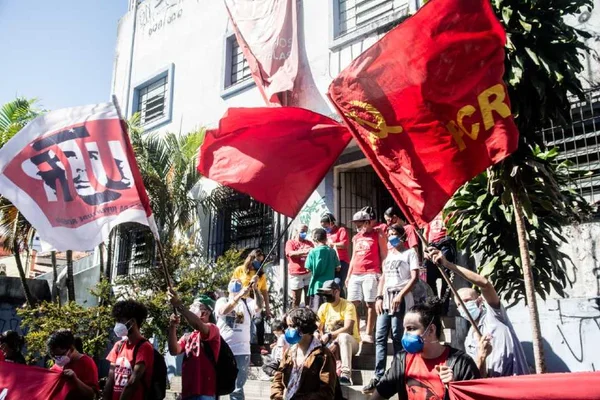 “Seremos um monte de mendigos na rua”, diz moradora de prédio leiloado