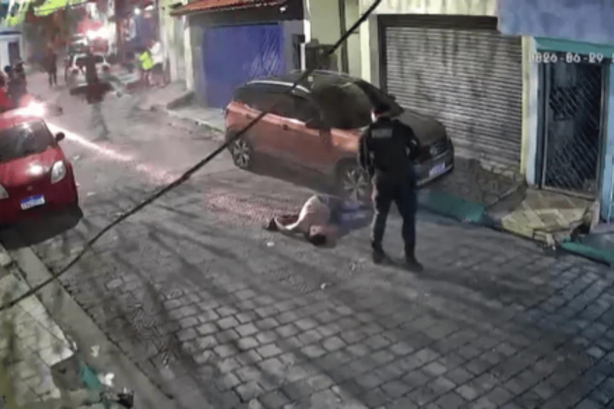 Ação da GCM em Guarulhos tem bombas e tiros em moradores de favela Ação da GCM em Guarulhos tem bombas e tiros em moradores de favela