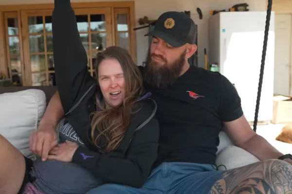 Ronda Rousey e Travis Browne estão grávidos