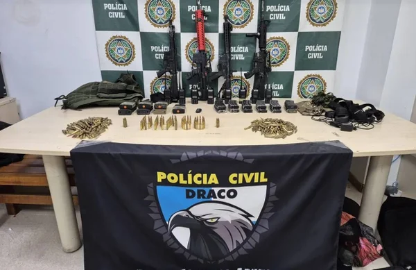 Polícia Civil prende 4 milicianos e apreende fuzis no Rio de Janeiro