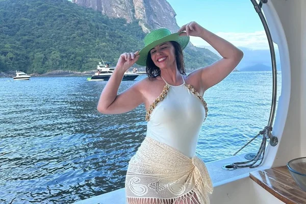 Luma de Oliveira aciona polícia para grupo de banhistas em praia do RJ