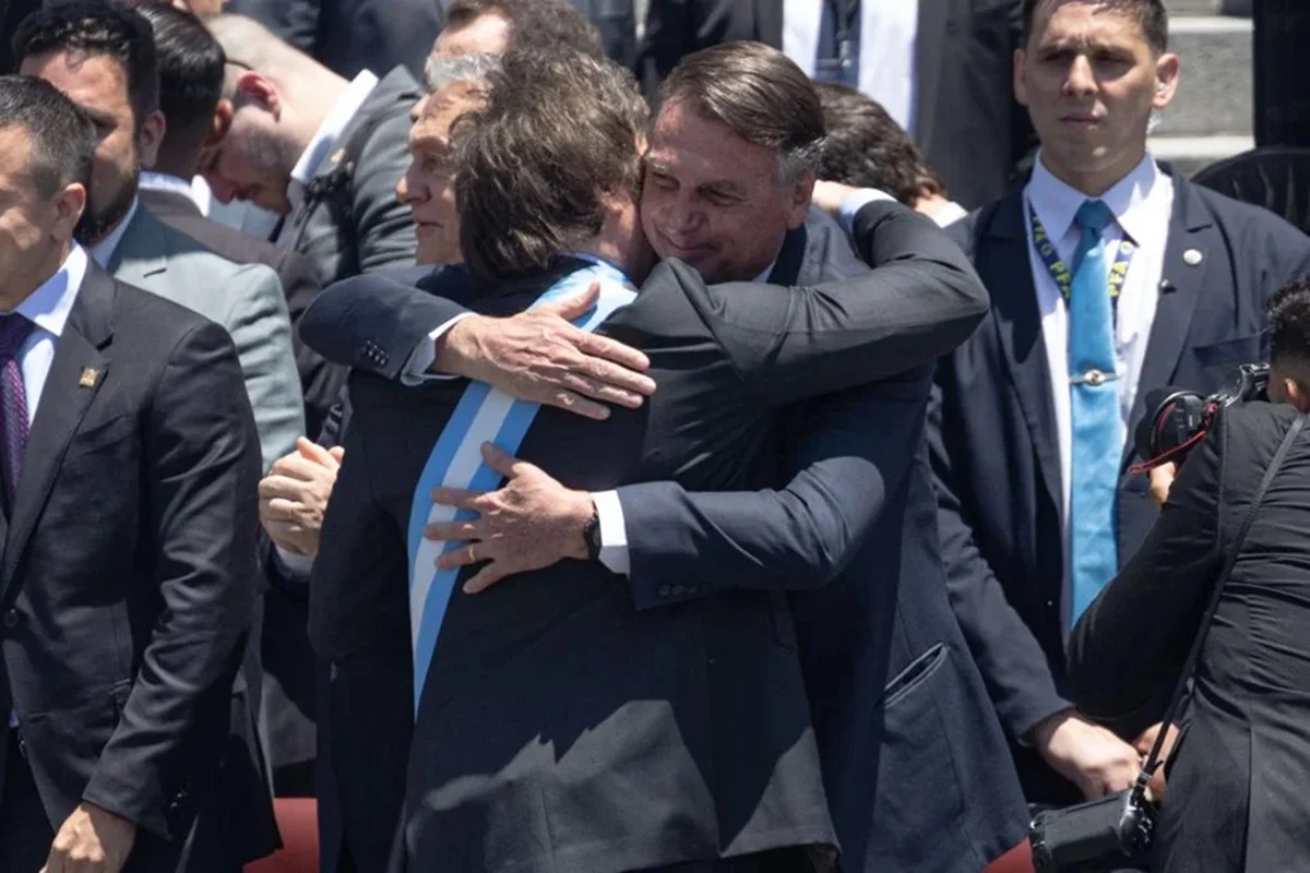 Milei vem ao Brasil e diz que pretende se encontrar com Jair Bolsonaro Milei vem ao Brasil e diz que pretende se encontrar com Jair Bolsonaro