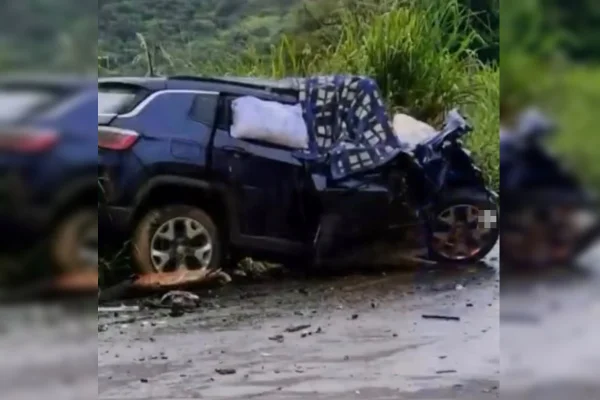 Foto do carro envolvido em acidente com moradores do DF