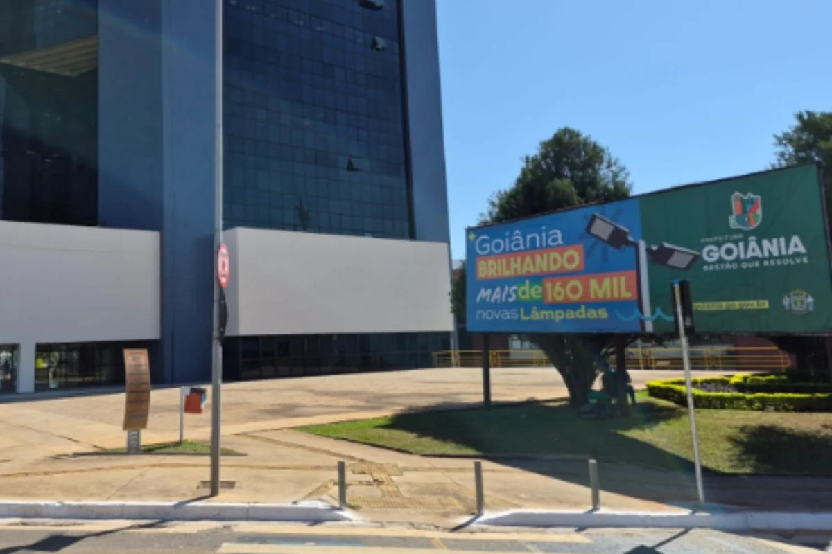 Empresa de iluminação alega inadimplência e suspende contrato com Prefeitura de Goiânia