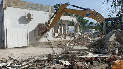 RJ: 20 construções da milícia são demolidas em operação no Recreio