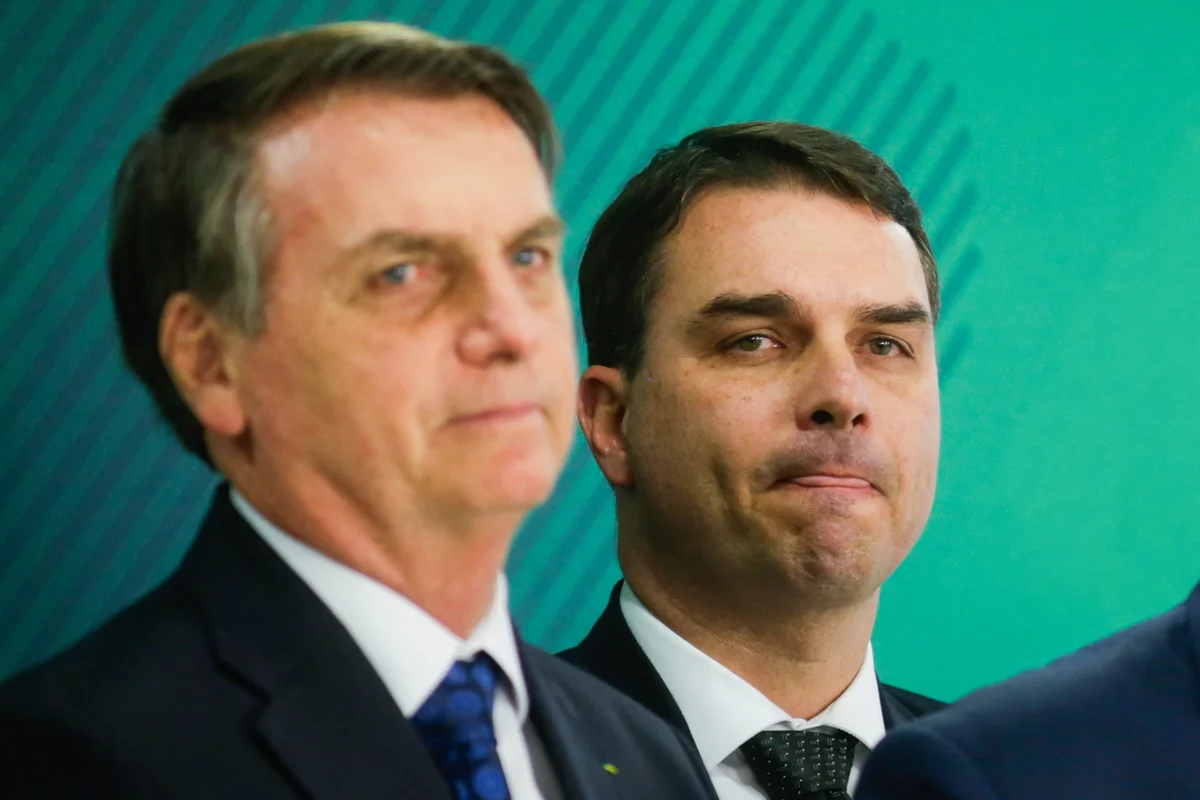 Flávio afirmou que proposta que põe fim à reeleição valeria para ele e sua família Flávio afirmou que proposta que põe fim à reeleição valeria para ele e sua família