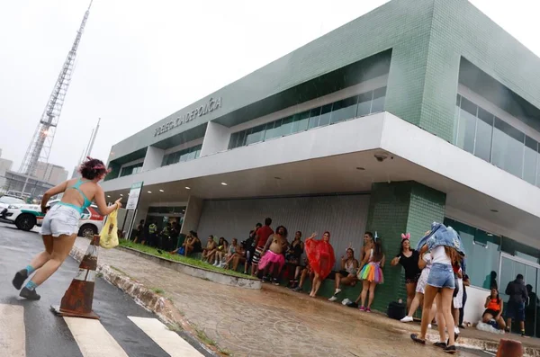 DF: homem é preso após esfaquear foragido da Justiça no SCS
