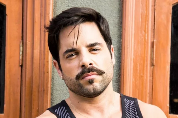Pedro Carvalho se despede de Abel e muda completamente o visual