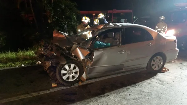 Grave acidente entre carro e caminhão mata motorista na BR-020