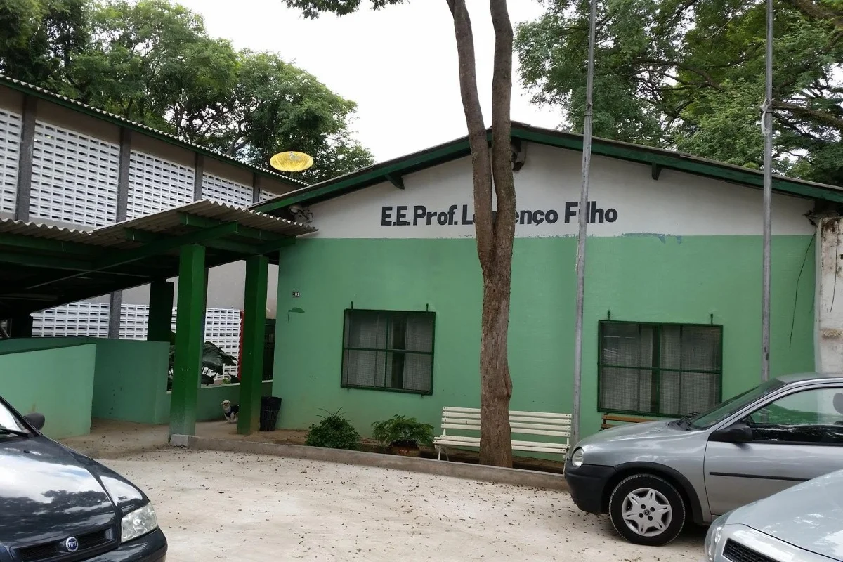 Escola Estadual Prof. Lourenço Filho, no Planalto Paulista, que adotou o modelo cívico-militar Escola Estadual Prof. Lourenço Filho, no Planalto Paulista, que adotou o modelo cívico-militar